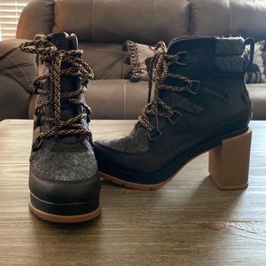 SOREL lace up boots